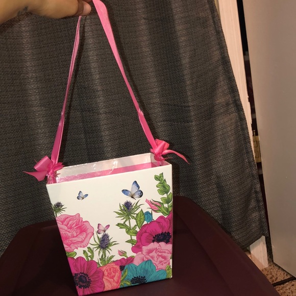 🌷Basket/Bucket🐣 - Picture 2 of 4